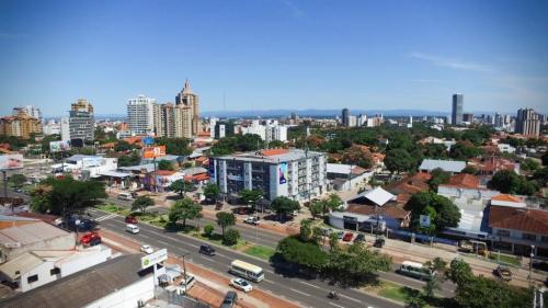 Nur háskólinn í Santa Cruz var stofnaður fyrir 38 árum síðan. Hann er orðinn af mikilvægri menntastofnun í Bólivíu. 