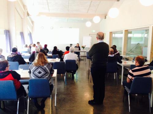 Hlýtt á fyrirlestur Dr. Margrétar Gísladóttur á sumarskólanum