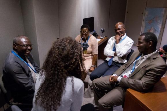 Hópur ráðgjafa frá Afríku ræddu nýlega um nokkurra samtaka, sem eru innblásin af bahá'í trúnni, á sviði menntamála. (frá vinstri) Clément Thyrrell Feizouré, Maina Mkandawire, Judicaël Mokolé og Alain Pierre Djoulde)